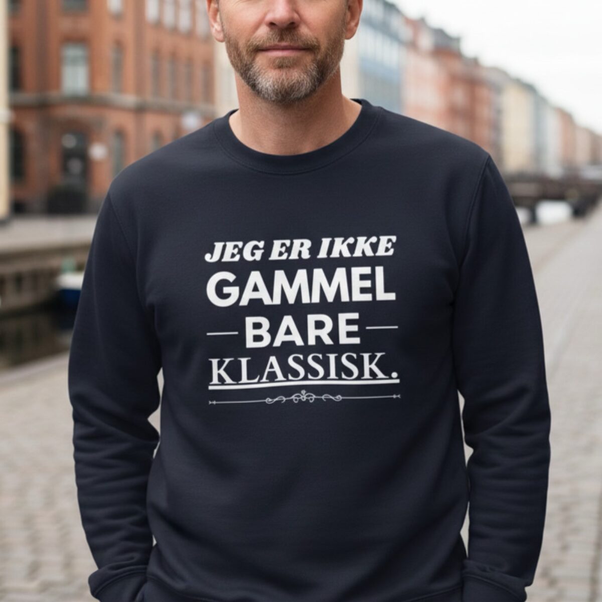Alternative view of Jeg er ikke gammel – bare klassisk Sweatshirt