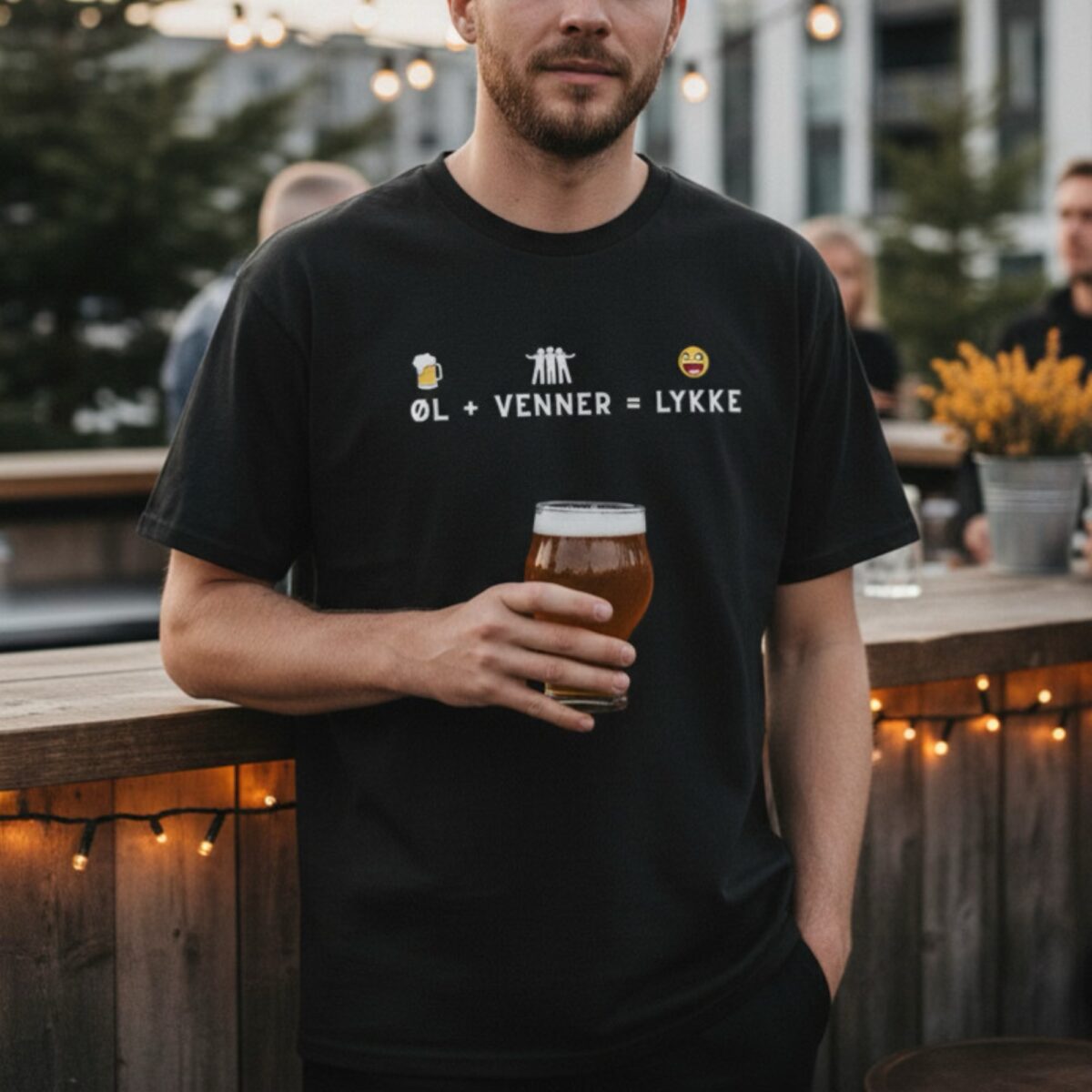 Alternative view of Øl + venner = lykke – Classic unisex T-shirt med sjove illustrationer