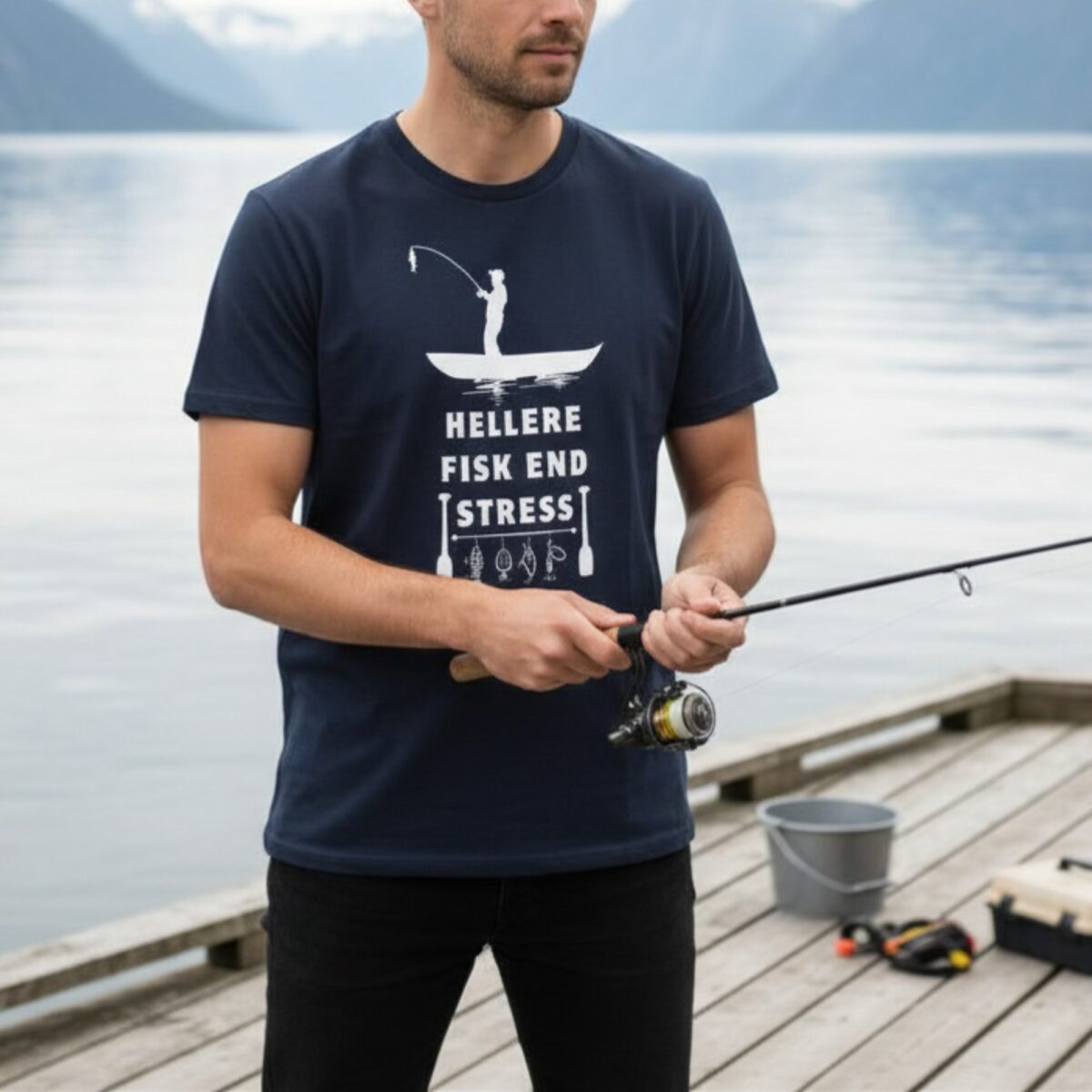 Alternative view of Hellere fisk end stress – unisex T-shirt til lystfiskere og hygge