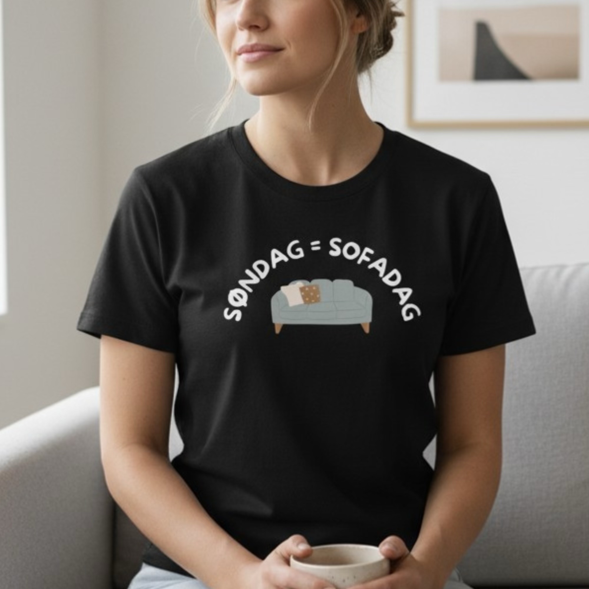 Søndag = Sofadag – Classic T-shirt med sofa-print - Billede 2
